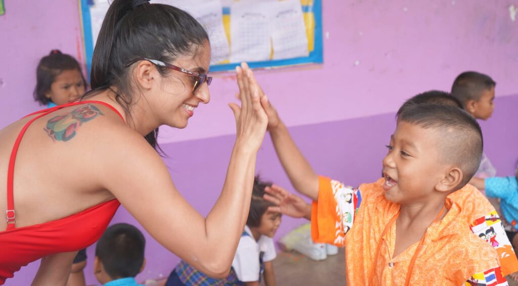 how-is-teaching-done-on-the-beaches-of-thailand-vanessa-quintanilla